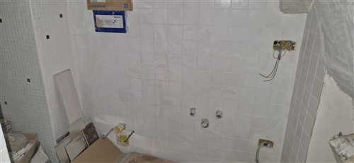 Indipendente, Parzialmente Ristrutturato, con Locale